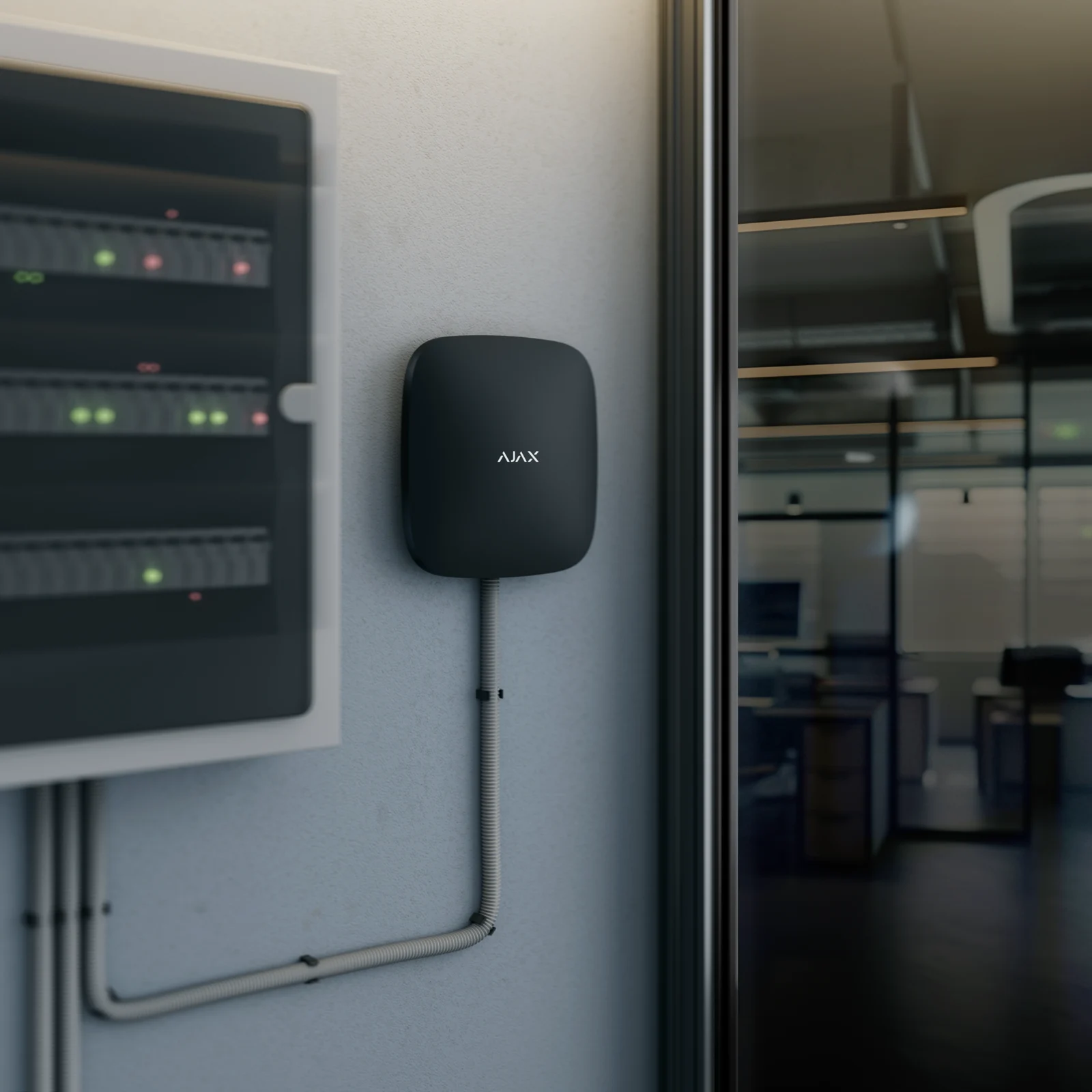 Hub 2 Zentrale an einer Wand im Serverraum montiert